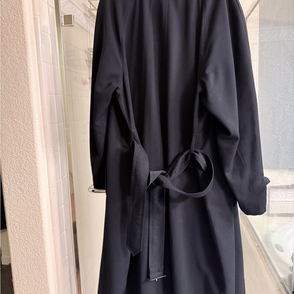 Burberry Black Trench Coat with Plaid Lining - Picture 5 of 6